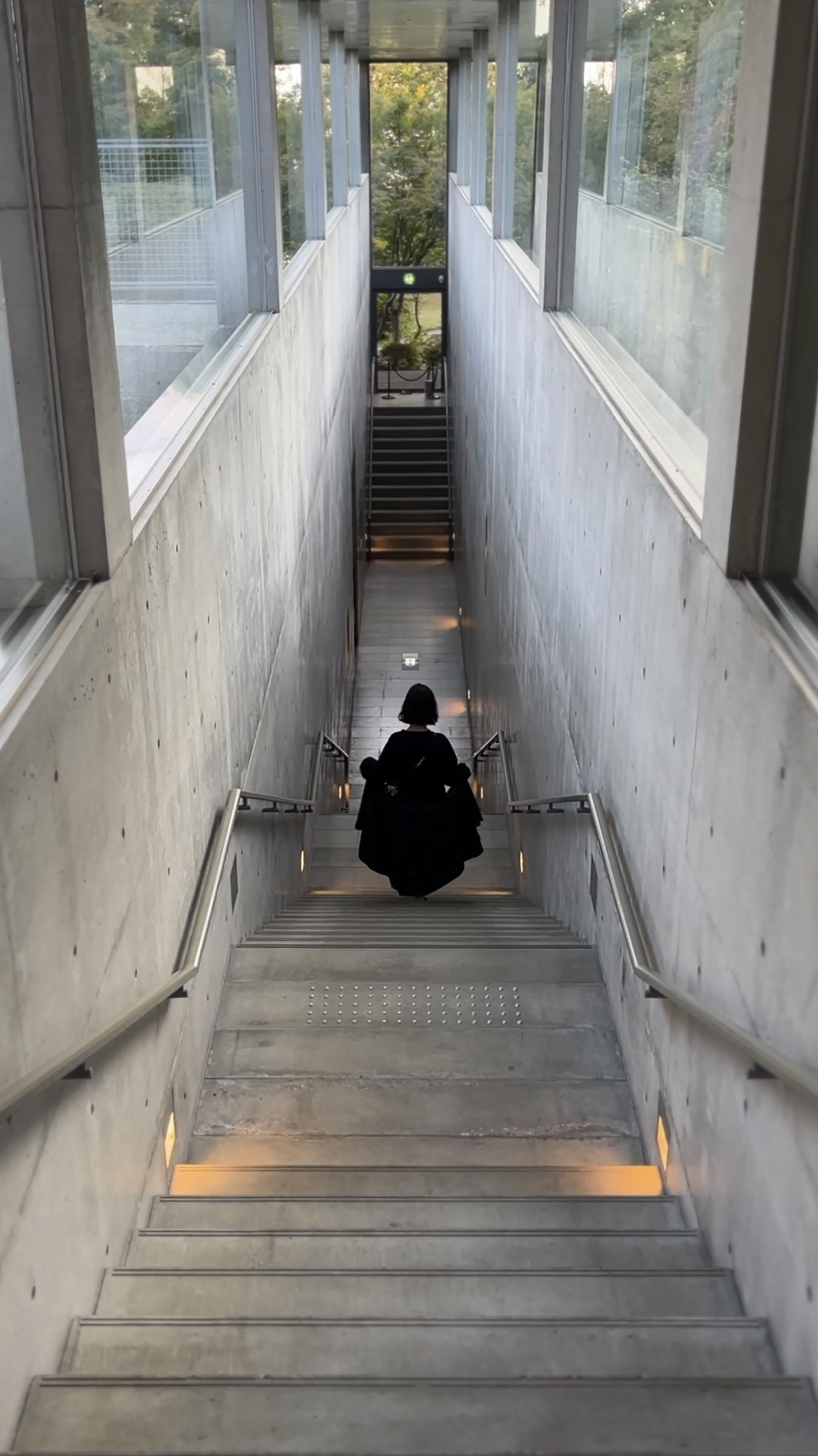 「静かさの中へ」