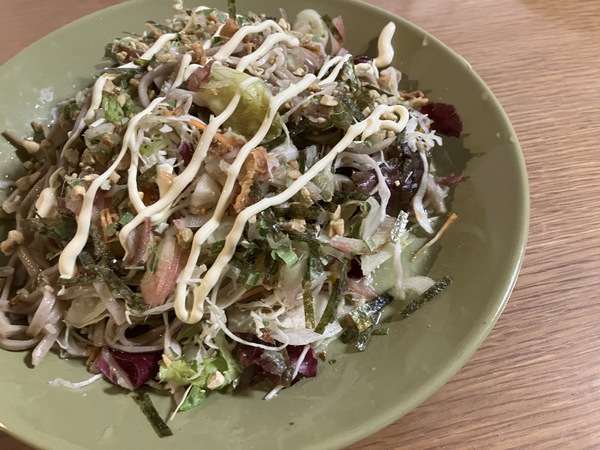 野菜たっぷり納豆風味のそばサラダ