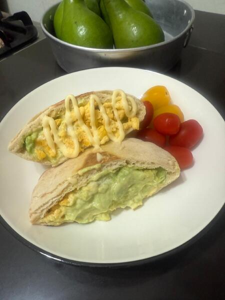 Avocado & Scrambled Egg Pita Pockets