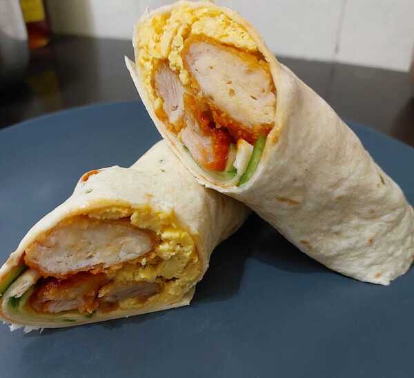Healthy breakfast Chicken & Egg Wrap