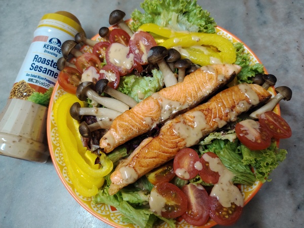 Nourish Bowl – Salmon Salad