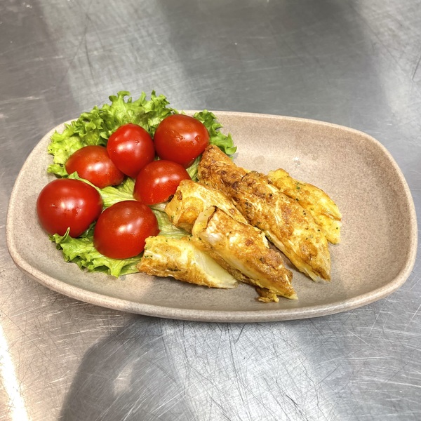 Salad trứng cuộn cho bé