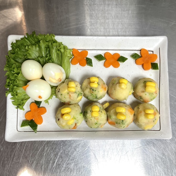 Salad khoai tây gà con
