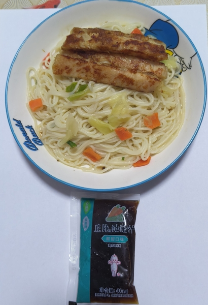 香煎鸡胸肉凉拌面
