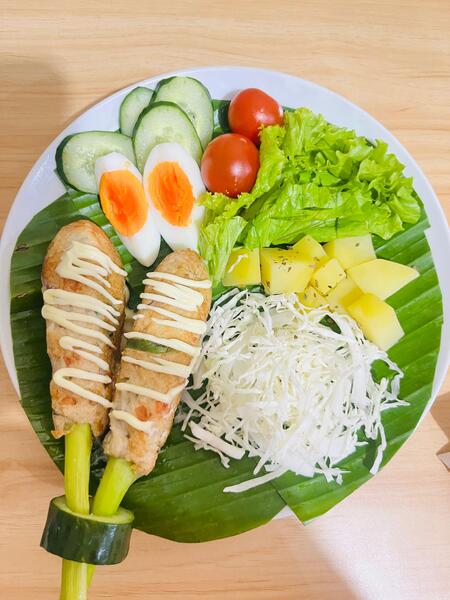 Sate Lilit with mixed vegetables (Balinese minced meat satay)
