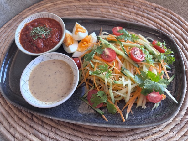 Green Papaya & Cucumber Kerabu with Dual Sauce グリーンパパイヤときゅうりのケラブ風サラダ