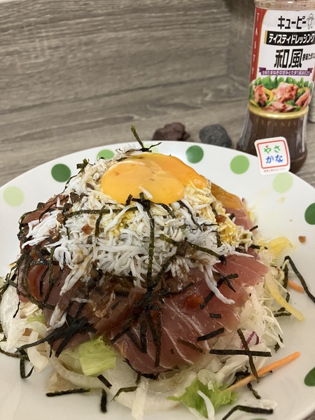 富士山しらすまぐろ盛りやさかなサラダ