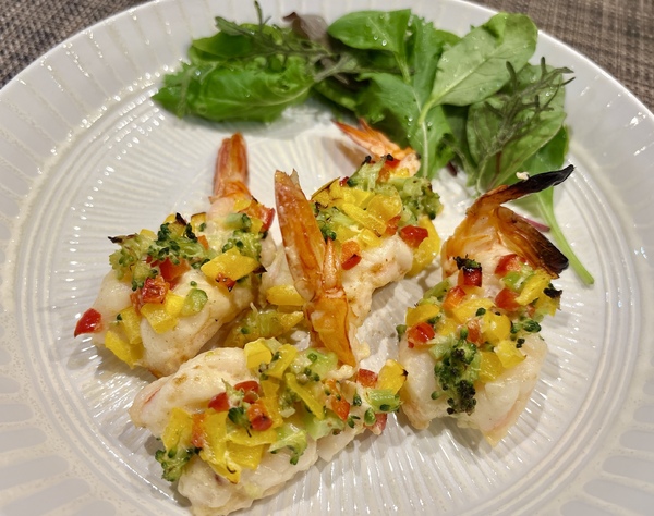 エビと彩り野菜のグリルサラダ