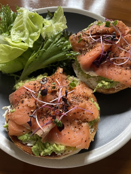 Smoke Salmon Bagel with Salad