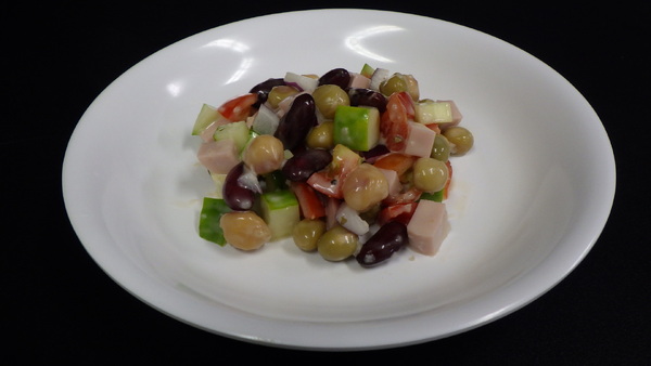 夏野菜とミックスビーンズのクリーミィサラダ
