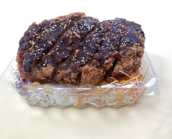 名古屋のソウルフード！味噌チキンカツと1/2日分の野菜を使ったサラダが出会った！