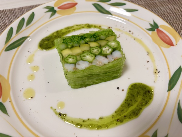 夏野菜のテリーヌ　バジルソース