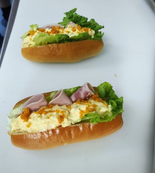 鸡蛋培根沙拉堡
