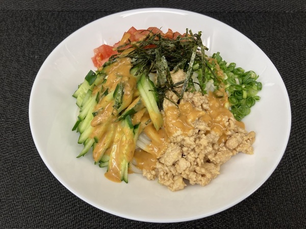 深煎りラー油　棒棒鶏風サラダ麺