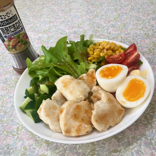 たんぱく質が摂れる！鶏むね肉のサラダ
