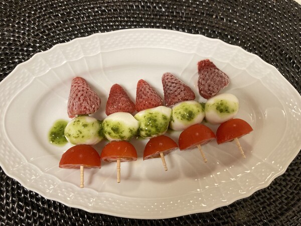 いちごとトマトのピンチョスカプレーゼ