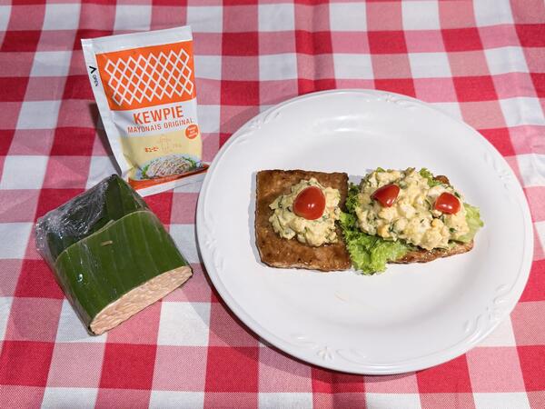 Tempe Bacem with Salad mix of Avocado and Egg
