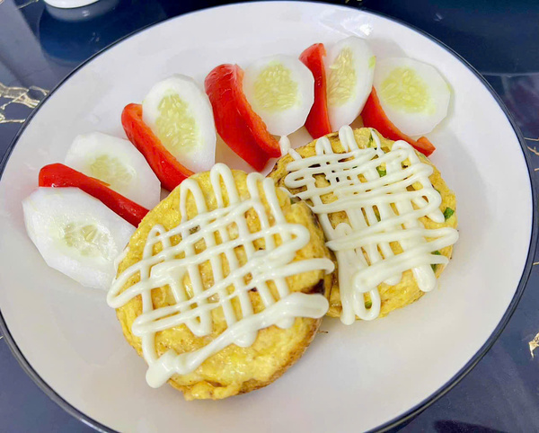 Omelette with meat and vegetables