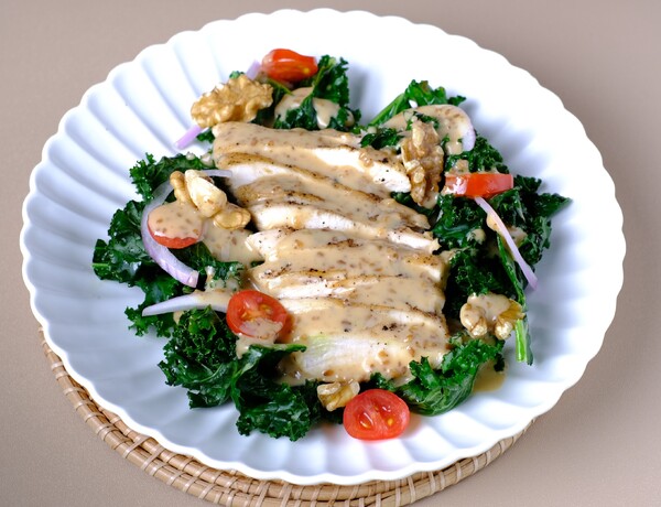 Grilled Chicken Breast Kale Salad with Nori Seaweed