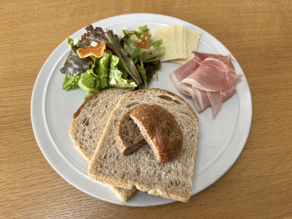 パンの優勝おかず★びしゃびしゃサラダ