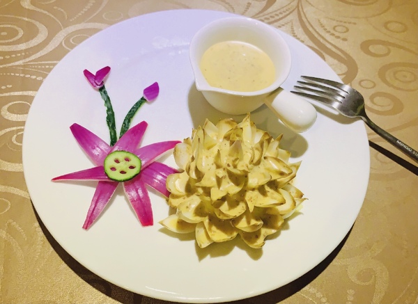百合土豆尼沙拉