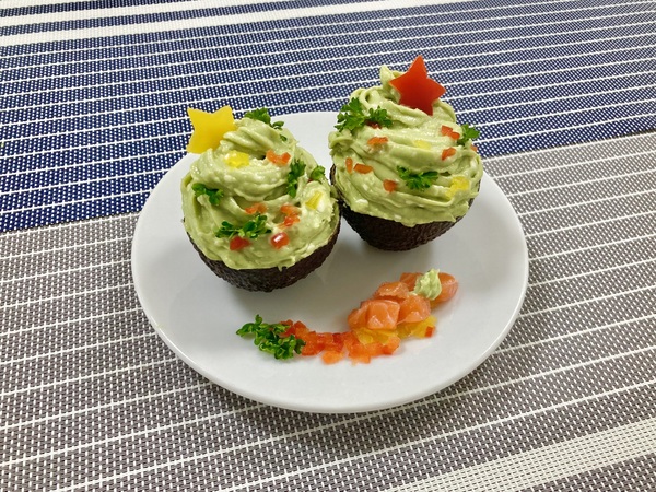 マヨで濃厚☆ サーモンとアボカドクリームのツリー
