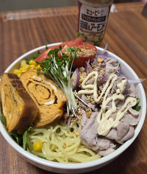 野菜もタンパク質も！ラーメンサラダ