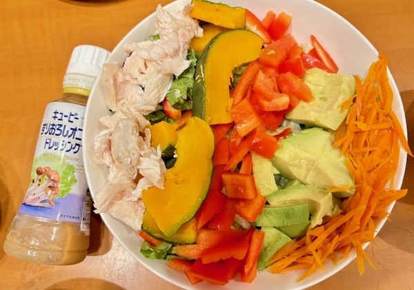 一皿で栄養バランス！レインボーサラダ